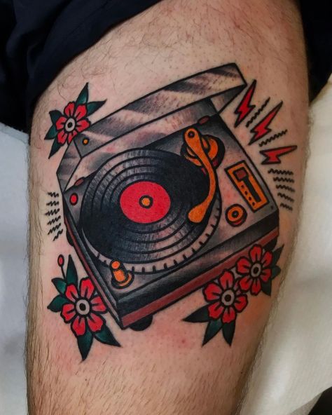 Traditional Tattoo Music, Record Player Tattoo, Rock And Roll Tattoo, Pop Art Tattoos, Traditional Tattoo Inspiration, Traditional Style Tattoo, Party Tattoos, Star Tattoo Designs, Music Tattoo Designs