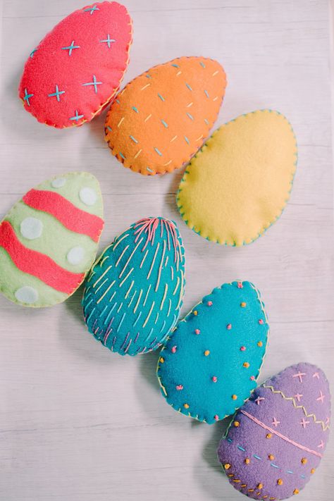 Spring Felt Crafts, Easter Felt Decorations, Fabric Easter Eggs, Felt Easter Eggs, Blanket Embroidery, Felt Easter Crafts, Felt Egg, Felt Eggs, Easy Felt Crafts