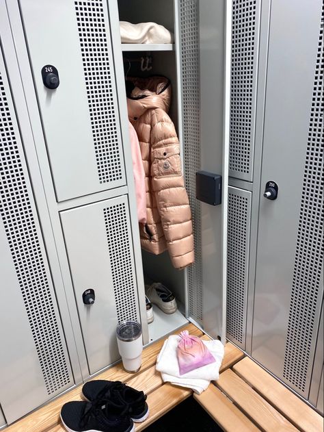 Locker Room Aesthetic, Aesthetic Sports, Gym Wardrobe, Room Gym, Gym Lockers, Fitness Aesthetic, Gym Aesthetic, Spring Semester, Moncler Jacket