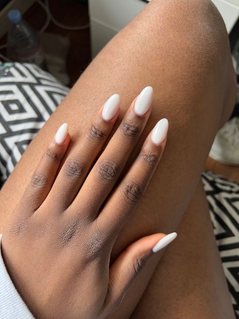 Off White Nails Black Women, White Almond Nails Black Women, White Gel Almond Nails, Black Women Almond Nails, Simple Nails For Black Women, Vacation Nails Almond Shape White, Classy Almond Nails Black Woman, Short White Almond Acrylic Nails, Soft White Almond Nails