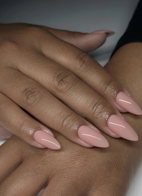 Tapered Square Green Nails, High Class Nails, Almond Nails Natural Color, Almond Nails Plain, Slim Almond Nails, Jamaica Nails Vacations, Simple Solid Color Nails, Short Pointy Nails Almond, Classic Almond Nails