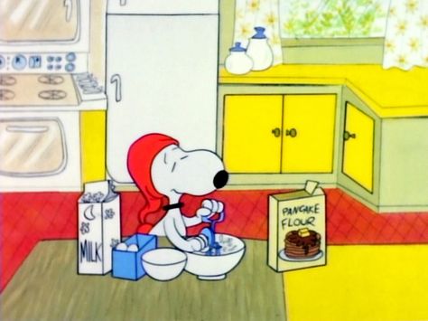 Snoopy making breakfast Peanuts Thanksgiving, Peanuts By Schulz, Snoopy Cartoon, Snoopy Funny, Thanksgiving Wallpaper, Snoopy Images, Snoopy Wallpaper, Snoopy Pictures, Snoop Dog