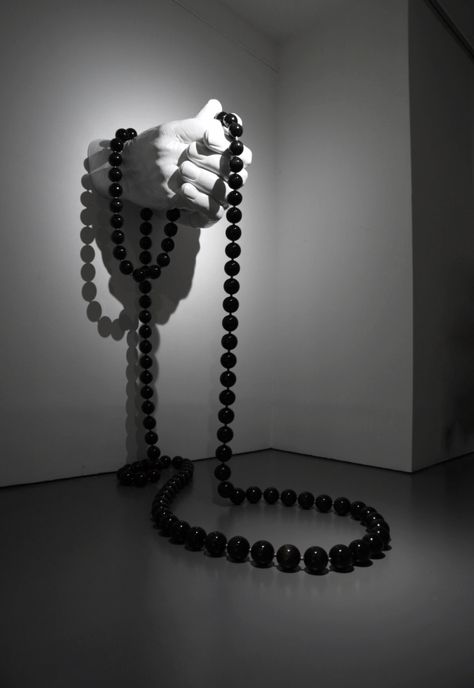 KIJONG ZIN Thread Art Installation, Black And White Sculpture, White Sculpture, Plastic Wood, The Prayer, T Art, Art Installation, Sculpture Installation, Hand Art