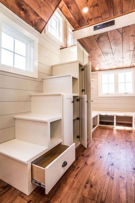 Tiny House Stairs Storage, Tiny House Stairs Ideas, Tiny Stairs, Scale Loft, Design Casa Piccola, Timbercraft Tiny Homes, Tiny Cottages, Alternative Homes, Tiny Loft