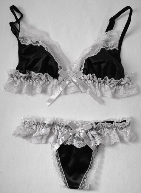 Lingerie Coquette Style, Dr Closet, Yennefer Of Vengerberg, Lacy Lingerie, Pretty Bras, Cute Bras, Cute Lingerie, Lingerie Sets, Pretty Lingerie