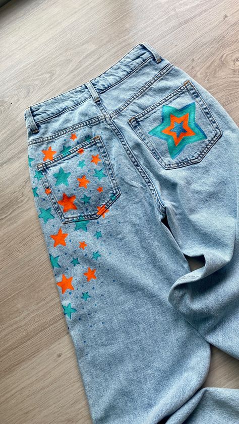 Jeans painting Painted Overalls Aesthetic, Jean Painting Ideas Easy, Senior Hoco Jeans Ideas, Paint On Jeans Ideas, Custom Jeans Diy Paint, Hoco Jeans Painted Ideas, Painting Ideas On Jeans, Jeans Painting Ideas Aesthetic, Senior Jeans Painted 2025