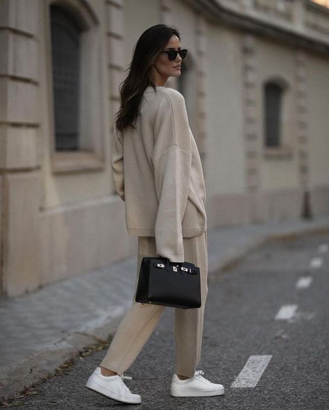 Fashion Inspiration (@modeblogg) • Instagram photos and videos Alex Riviere, Chicago Outfit, Casual Luxe, Business Casual Outfits For Work, Casual Work Outfits, Fashion Mode, Business Casual Outfits, Cozy Fashion, Fall Winter Outfits