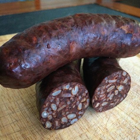 [Homemade] Smoked Morcilla: Spanish-style blood sausage Blood Sausage, Boricua Recipes, Meat Shop, Best Exercise, Farm Food, How To Make Sausage, How To Cook Sausage, Fitness Advice, Caribbean Recipes