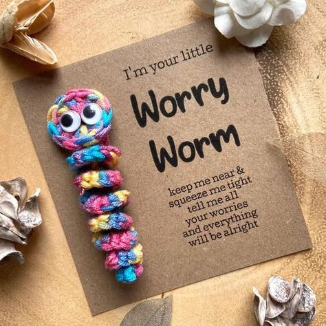 Pet Crochet, Worry Worms, Worry Worm, Cadeau Diy, Googly Eyes, Diy Crochet Projects, Crochet Handmade, Bag Crochet, Crochet Gifts