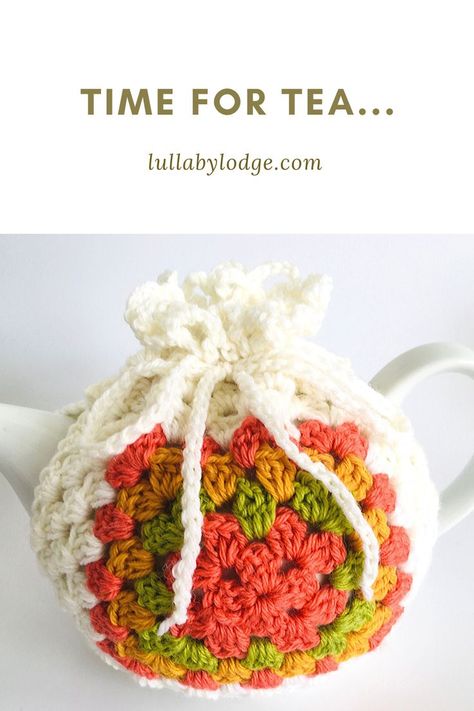 Crochet along with me, part of the Our Happy CAL Place crochet alongs... Tea Cosy Crochet, Modern Haken, Tea Cozy Pattern, Crochet Tea Cozy, Colourful Crochet, Handbags Patterns, Crocheted Fox Pattern, Cozy Crochet Patterns, Potli Bag