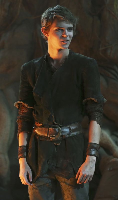 Peter Pan Aesthetic Outfit, Peter Pan Ouat Aesthetic, Peter Pan Aesthetic Dark, Peter Pan Live Action, Peter Pan Pictures, Original Peter Pan, Peter Pan Imagines, Peter Pan Outfit, Peter Pan Wallpaper