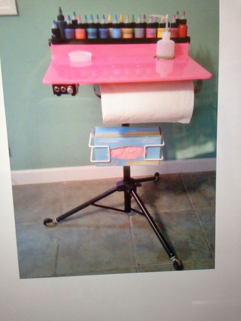 Portable tattoo station in pink Pink Tattoo Studio, Appartment Decor Ideas, Tattoo Shop Interior, Tattoo Shop Decor, Tattoo Table, Tattoo Studio Interior, Tattoo Studio Design, Creative Studio Space, Tattoo Station