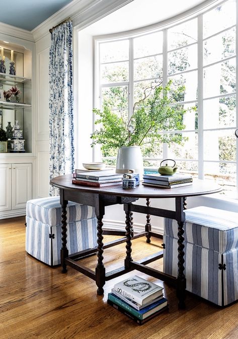 Decorating With Blue And White, Cozy Home Design, Decorating With Blue, Distressed Dresser, Coral Decor, Modern Country Style, Blue White Decor, Contemporary Elements, White Comforter