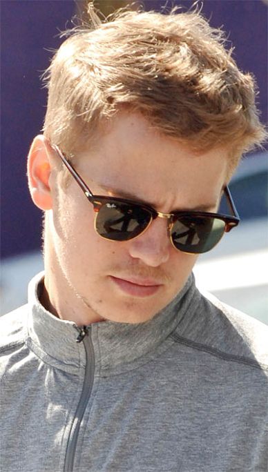 Ray Bands, Spring 2015 Fashion, Mens Fashion Work, Ray Ban Sunglasses Wayfarer, Beauty Background, Hayden Christensen, Ray Ban Outlet, Ray Ban Aviators, Ray Ban Sunglasses