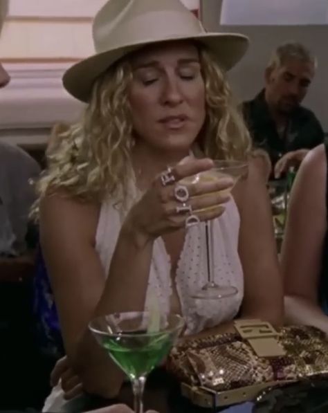 Dior Ring Aesthetic, Carrie Bradshaw Accessories, Carrie Bradshaw Jewelry, Carrie Bradshaw, Dior Ring, Carry On, Cowboy Hats, Style Icons, Dior