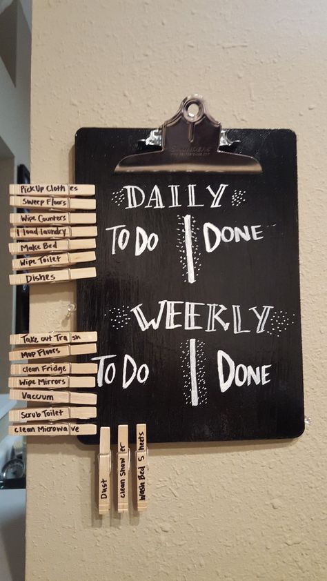 I saw this and fell in love with the idea. So far it's been a great help with my family. 1 clipboard Black Chalk Paint White Chalk Marker Clothes Pins Skinny tipped Permanent Marker Easy Room Decor Ideas, Home Command Center, Easy Room Decor, Family Command Center, Black Chalk Paint, House Organisation, Chore Chart Kids, Chores For Kids, Chalk Markers