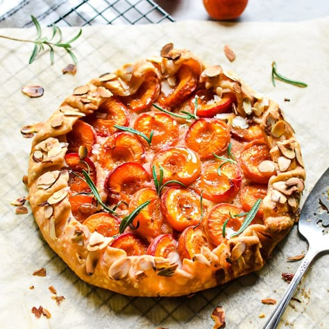 Elegant Apricot Galette with Almond Cream combines a store bought pie crust with fresh apricots and honey for this rustic pie. Summer Gallete Recipe, Apricot Gallette Recipe, Apricot Baking, Apricot Galette Recipe, Apricot Desserts, Apricot Galette, Orange Chocolate Mousse, French Galette, Mimosa Salad