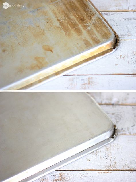 ~ This is The Best Way to Clean Your Dirty Baking Sheets Clean Cookie Sheets, Miracle Cleaner, Peroxide Uses, Hydrogen Peroxide Uses, Clean Baking, Fabric Stains, Household Cleaning Tips, Diy Cleaners, Cleaners Homemade