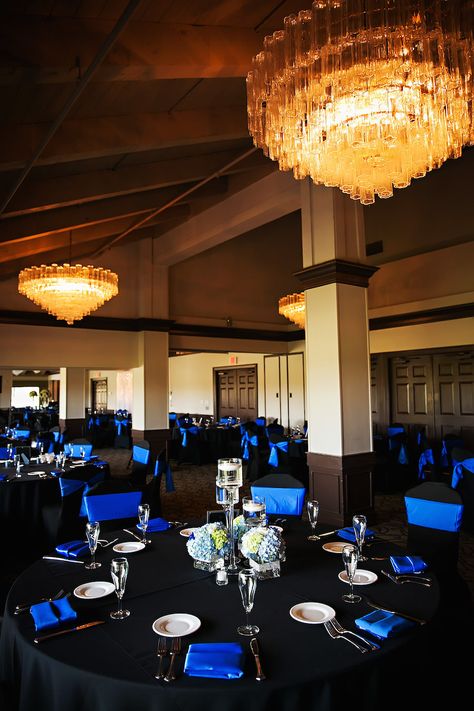 Traditional Wedding Reception Décor with Black Tablecloths, Royal Blue Chair Covers and Napkins with Blue and Ivory Hydrangea Centerpieces at Countryside Country Club Wedding Venue | Limelight Photography Blue And Black Table Decorations, Blue And Black Wedding Venues, Black And Blue Table Decor, Black And Sapphire Blue Wedding, Black N Blue Wedding, Blue Black And Silver Centerpieces, Sapphire And Black Wedding Theme, Royal Blue And Black Wedding Ideas, Royal Blue And Black Quinceanera Ideas