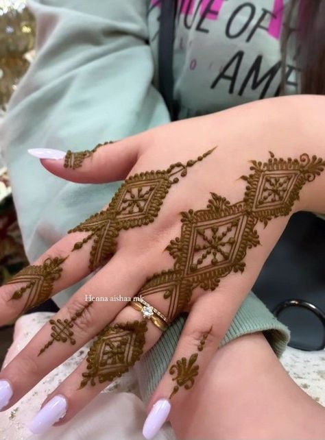 henna henna designs henna tattoo henna tattoos henna design henna tattoo designs hennas henna hand henna tattoo design henna tattoos designs Henna Styles, Henna Tattoo Design, Henna Designs Back, Tattoos Henna, Henna Designs Wrist, Henna Inspired Tattoos, Henna Hand, Tato Henna, Finger Henna Designs