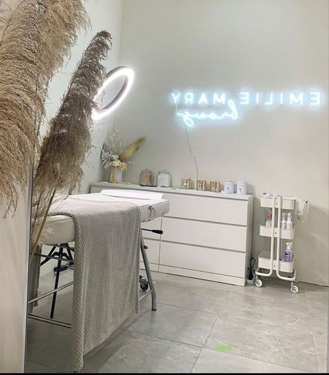 Salon Room Ideas, Spa Room Ideas, Lash Room Ideas, Waxing Room, Tech Room, Lash Room Decor, Beauty Room Salon, Home Beauty Salon, Esthetician Room Decor