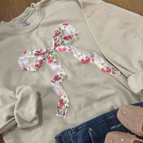 This cute design makes the perfect gift for the bow lover in you life. The beautiful floral bow ribbon is sewn on. Go up in size for a more oversized look. All sales are final due to customization of product. Will ship USPS or UPS unless requested otherwise. Colors and exact shape of bow may differ slightly from appearance on screen. Bow Sweatshirt, Trendy Bows, Hoodie Diy, Patchwork Sweatshirt, Cute Ribbon, Patchwork Clothes, Sewing To Sell, Sweatshirt Trendy, Diy Sweatshirt