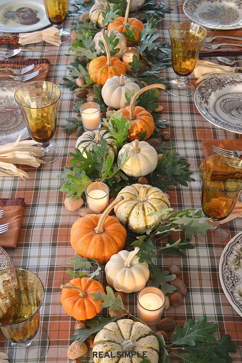 40 Stunning Thanksgiving Table Decor Ideas for 2020 | If you’re looking for classic Thanksgiving table decor, let this setup from Home Is Where the Boat Is inspire you. Start with a plaid tablecloth, and to build an inexpensive runner, gather oak leaves, nuts, and decorative gourds into an organic runner down the center of the table. #realsimple #thanksgiving #thanksgivingdecor #friendsgiving #holidaypartyideas Thanksgiving Table Settings Elegant, Elegant Thanksgiving Table, Thanksgiving Centerpieces Diy, Simple Thanksgiving Table, Outdoor Thanksgiving, Thanksgiving Dinner Table, Thanksgiving Decorations Diy, Simple Centerpieces, Diy Thanksgiving