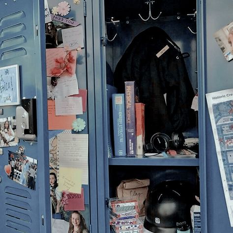 Grunge Locker Decor, Highschool Locker Aesthetic, Blue High School Aesthetic, Decorated Locker Aesthetic, School Hall Aesthetic, School Lockers Aesthetic, High School Lockers Aesthetic, School Locker Aesthetic, 2000s High School Aesthetic