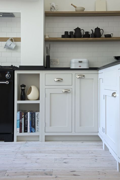 Light Grey Kitchen With Black Worktops, Light Grey Kitchen Black Worktop, Shaker Kitchen Black Worktop, Kitchens With Black Worktops, Grey Kitchen Black Worktop, Black Granite Worktop Kitchen, Black Worktop Kitchen, White Kitchen Black Worktop, Kitchen Repaint