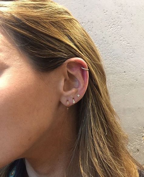 Ear Piercing Combinations, Minimalist Ear Piercings, Hipster Accessories, Hipster Shoes, Hipster Hairstyles, Cool Ear Piercings, Pretty Ear Piercings, Cool Piercings, Fancy Jewellery