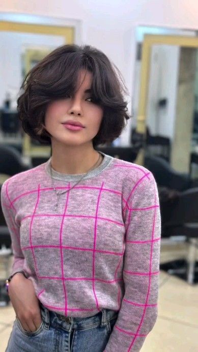 Instagram Cute Short Hairstyles For Short Hair, Short Hair Cutting Ideas, Layer Haircut For Short Hair, Short Middle Part Bob, Very Short Hair Women, Styled Short Hair, Good Short Haircuts, Short Thin Hairstyles Fine Hair, Short Hairstyles With Curtain Bangs