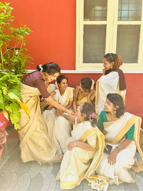 #onam #onamday #onamshoot #onamposes #college Onam Pictures, Onam Shoot, Onam Photoshoot, Onam Photos, Onam Outfits, Onam Saree, Onam Celebration, Group Picture Poses, Night Rides Snapchat