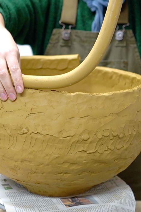 Large Ceramic Pots, Clay Furniture, Pottery Tutorials, How To Make Ceramic, Large Ceramic Planters, Big Planters, Handmade Ceramic Planters, Clay Planters, Pottery Videos