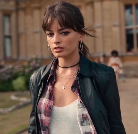 Maeve Wiley Wallpaper Hd, Maeve Wiley, Camille Razat, Emma Mackey, Black Leather Jacket, Collar Shirt, Season 4, Hair Goals, Role Models