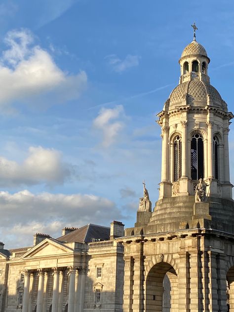 Dublin University Aesthetic, Trinity University Dublin, Dublin Apartment Aesthetic, Trinity College Dublin Dorm, Trinity College Dublin Campus, Trinity Dublin Aesthetic, Trinity College Aesthetic, Romanticised Studying, Trinity College Dublin Aesthetic