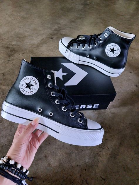 Chuck Taylor All Star en Plataforma de Piel Zapatillas All Star, Tenis Converse, Cute Converse, All Star Converse, Dr Shoes, Nike Shoes Girls, All Stars Converse, Shoes Too Big, Hype Shoes