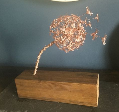 Copper Wire Art Ideas, Wire Dandelion, Wire Art Ideas, Dandelion Sculpture, Sculptures Sur Fil, Copper Wire Crafts, Wire Ideas, Copper Wire Art, Wire Art Sculpture