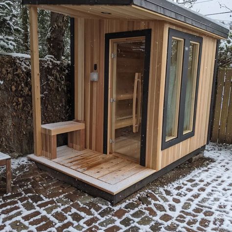 Diy Saunas Outdoor, Outdoor Sauna Small Backyard, Sauna Designs Outdoor, Saunas Ideas Outdoor, How To Build Your Own Sauna, How To Build An Outdoor Sauna, Small Outdoor Sauna Diy, Outdoor Sauna Hot Tub, Build A Sauna Outdoor