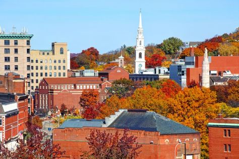 Rhode Island Fall, Mount Washington Hotel, Fall Foliage Map, Historic New England, Novel Ideas, New England Travel, New England Fall, College Town, Slow Burn