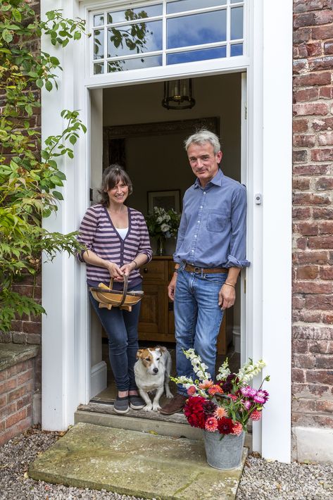 Real home: this 1700s former laundry and dairy has had an award-winning transformation | Real Homes British Homes Interior, English Cottage Living Room, Cosy Homes, English Homes, British Homes, Susie Watson, Period Living, Metal Steps, Amber Tree