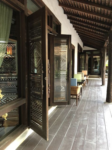 Doors - Thai style glass and wood Thai Style Interior, Thai Interior Design, Tropical Houses Architecture, Indochine Interior, Thai Decor, Door Design Photos, Museum Interior, Thai Design, Modern Entry