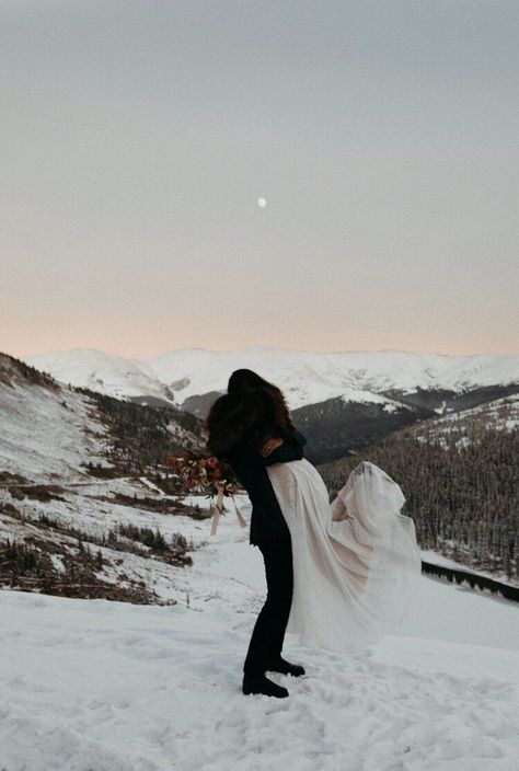 Snowy Elopement, Winter Mountain Wedding, Sunset Elopement, Couples Pose, Winter Wedding Photos, Elopement Colorado, Winter Lake, Outdoor Elopement, Colorado Winter