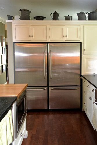 Love how the two fridges look like one commercial fridge. Double Fridge, Commercial Fridge, Refrigerator Ideas, Traditional Kitchen Design, Smitten Kitchen, Kitchen Stove, Kitchen Redo, Refrigerator Freezer, Counter Tops