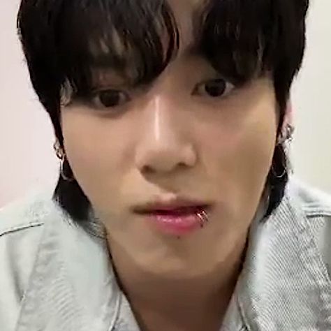 2 Lip Piercings, Jungkook Double Lip Piercing, Tongue Piercing Men, Double Lip Piercing, Jungkook Piercing, Spider Bite Piercing, Jungkook Lq, Lip Piercings, Spider Bites