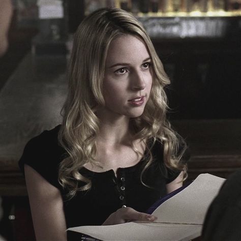 Jo Supernatural, Jane Lewis, Jo Harvelle, Supernatural Series, Supernatural Books, Alona Tal, Supernatural Pictures, Supernatural Beings, Tv Supernatural