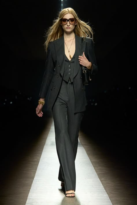 Tom Ford Fall 2024 Ready-to-Wear Collection 2024 Clothes, Tom Ford Clothing, Tom Ford Suit, Corporate Fashion, Campaign Fashion, Capsule Outfits, Runway Collection, Winter Outfits Women, Winter 2024