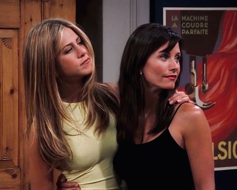 Rachel Green Friends, Rachel Friends, Friends Best Moments, Friends Scenes, I'm Just A Girl, Friends Cast, Monica Geller, Friends Moments, Friends Series