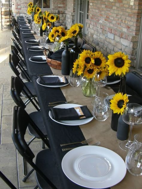 Diy Sunflower Wedding, Diy Sunflower, Sunflower Wedding Decorations, Rustic Sunflower Wedding, Sunflower Party, Sunflower Baby Showers, Sunflower Themed Wedding, Black Tablecloth, Sunflower Bridal Shower