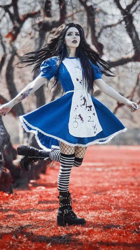 Evil Alice, Alice Halloween, Alice In Wonderland Outfit, American Mcgee’s Alice, Dark Alice In Wonderland, Alice Cosplay, Alice Costume, Alice In Wonderland Aesthetic, Alice Liddell