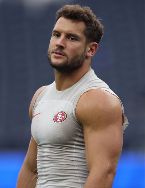 Nick Bosa #nickbosa #bosa #nb97 #49ers Nick Bosa, Nfl Football 49ers, Hunks Men, Football Pants, American Football Players, Football Boys, Nfl Players, Ohio State Buckeyes, Athletic Men